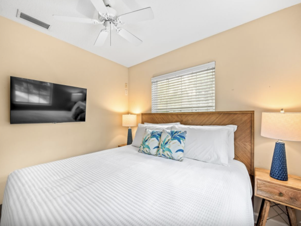 Lido Key Vacation Home with 2 Bedroom and Private Pool
